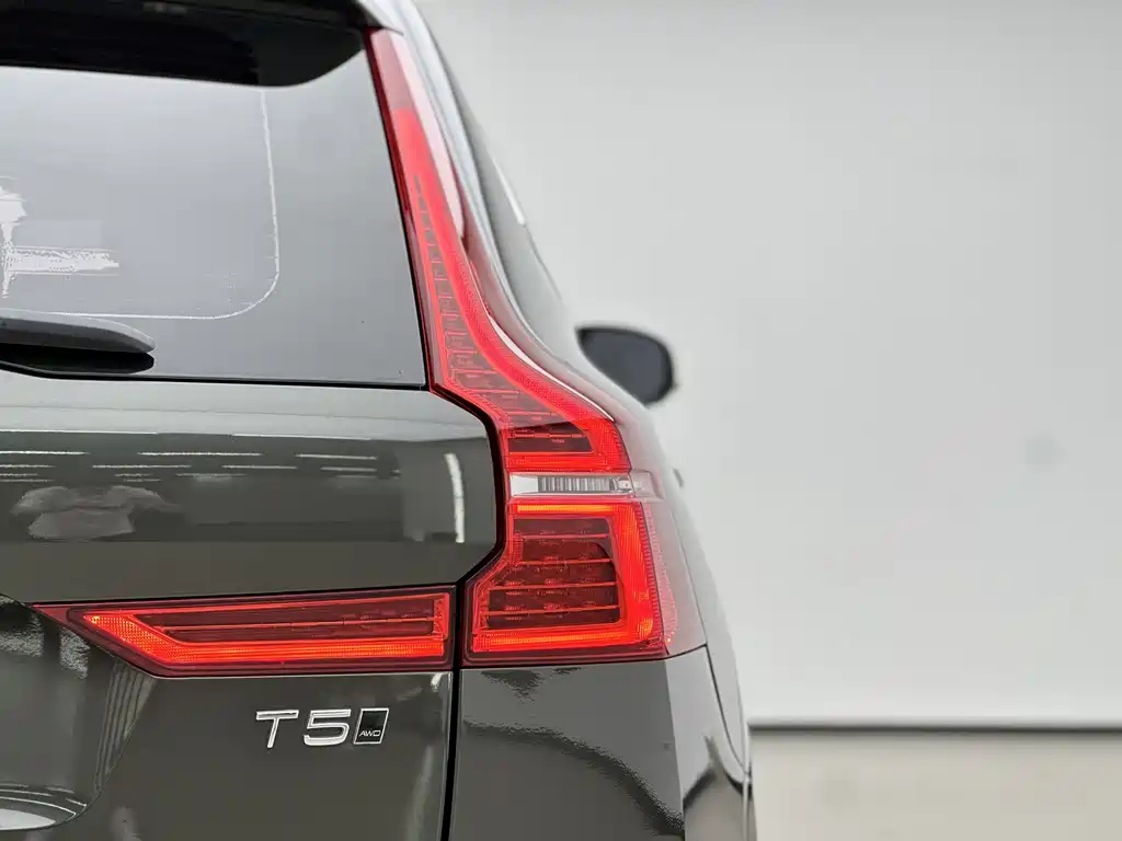 Volvo XC60 2019 — фото 14