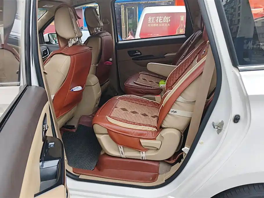 Wuling Hongguang 2016 — фото 11