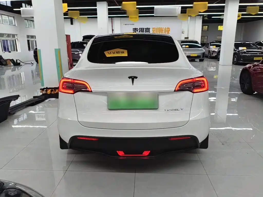 Tesla Model Y 2024 — фото 6