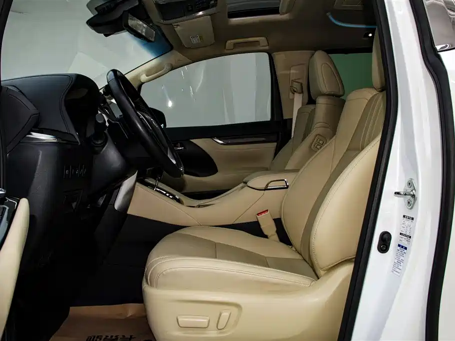 Toyota Alphard 2023 — фото 18