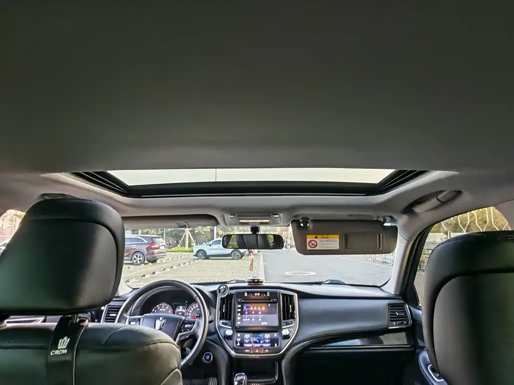 Toyota Crown 2019 — фото 13