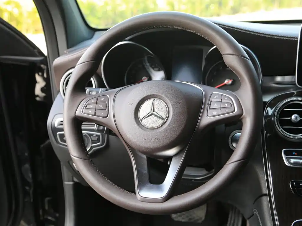 Mercedes-Benz GLC 2018 — фото 4