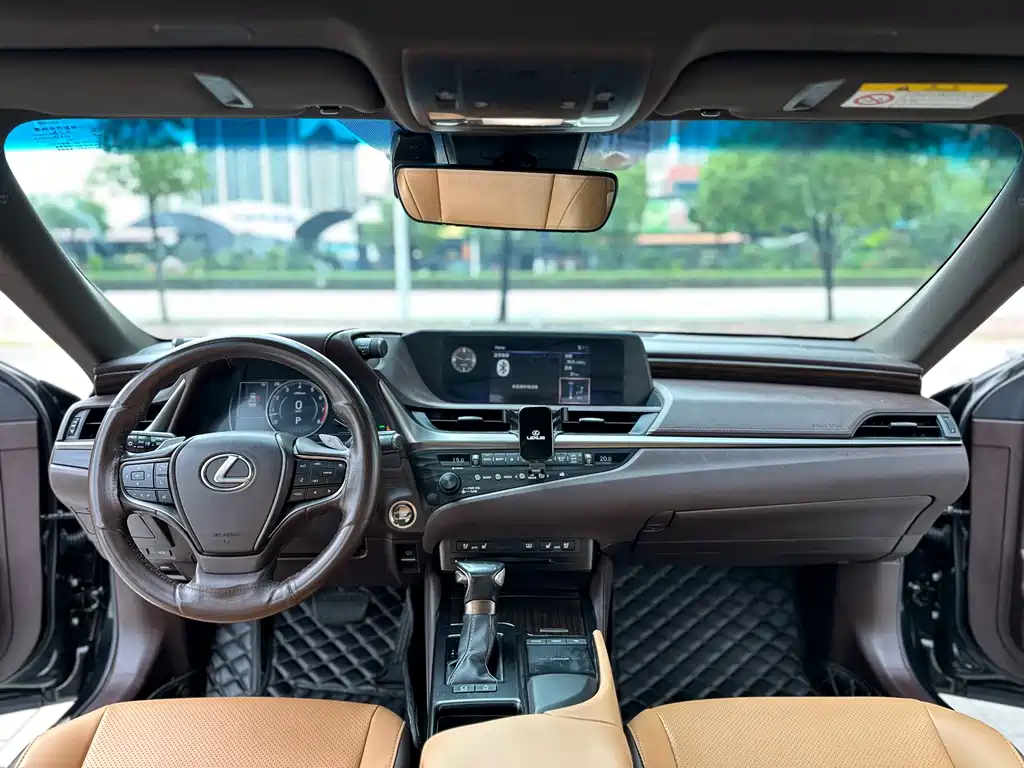 Lexus ES 2019 — фото 10