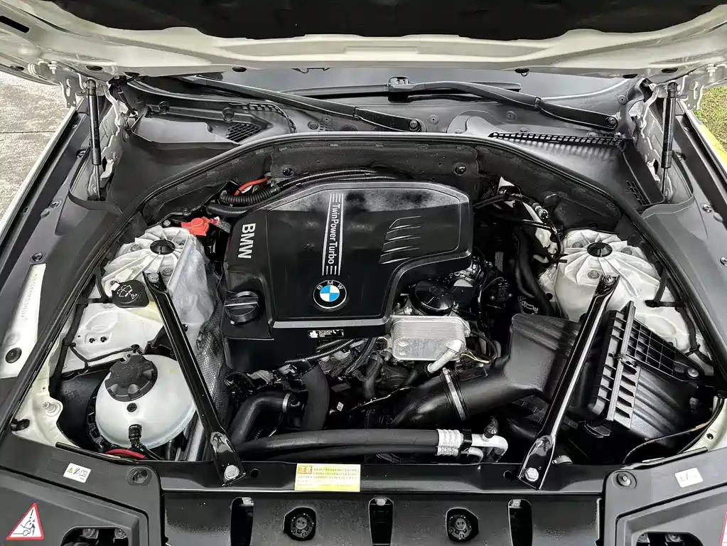 BMW 5 Series 2015 — фото 22