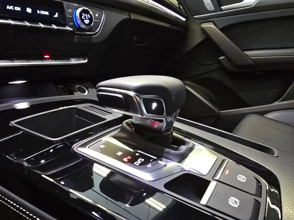 Audi Q5L 2023 — фото 10