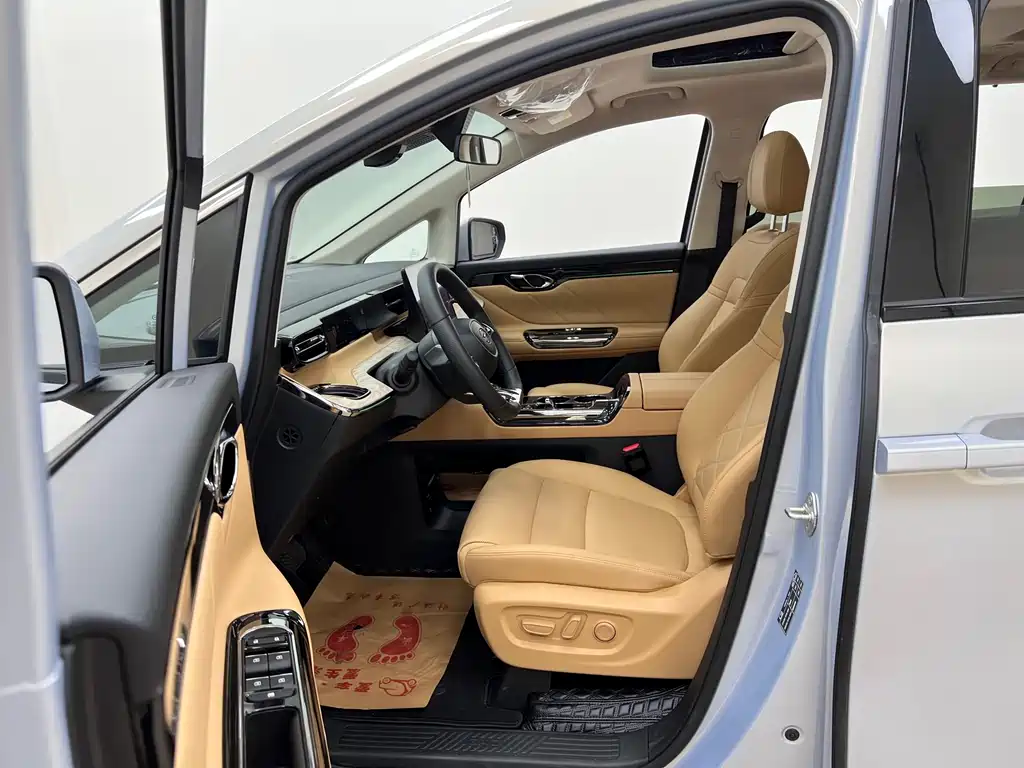 GAC Motor E8 PHEV 2024 — фото 14