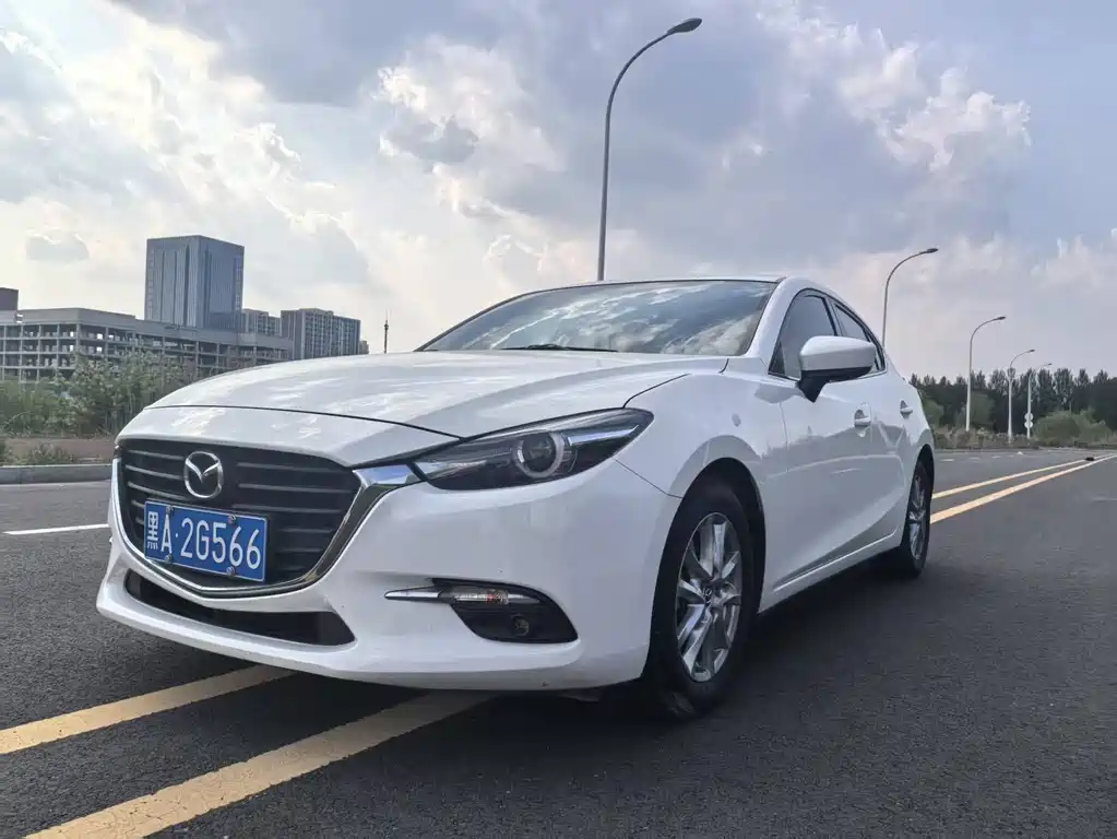 Mazda 3 Axela 2018 — фото 1