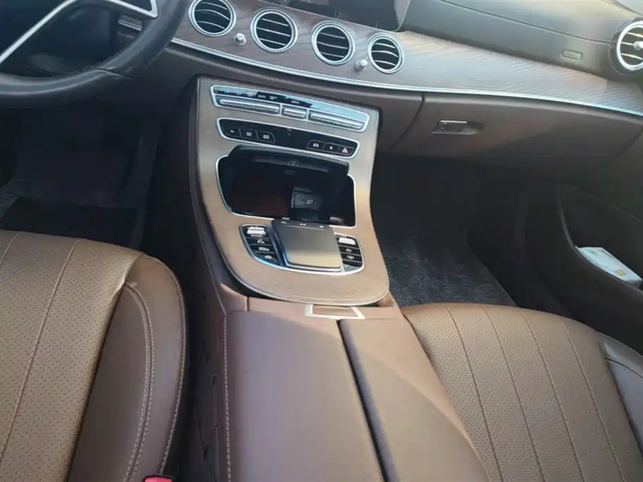 Mercedes-Benz E-Class 2022 — фото 16