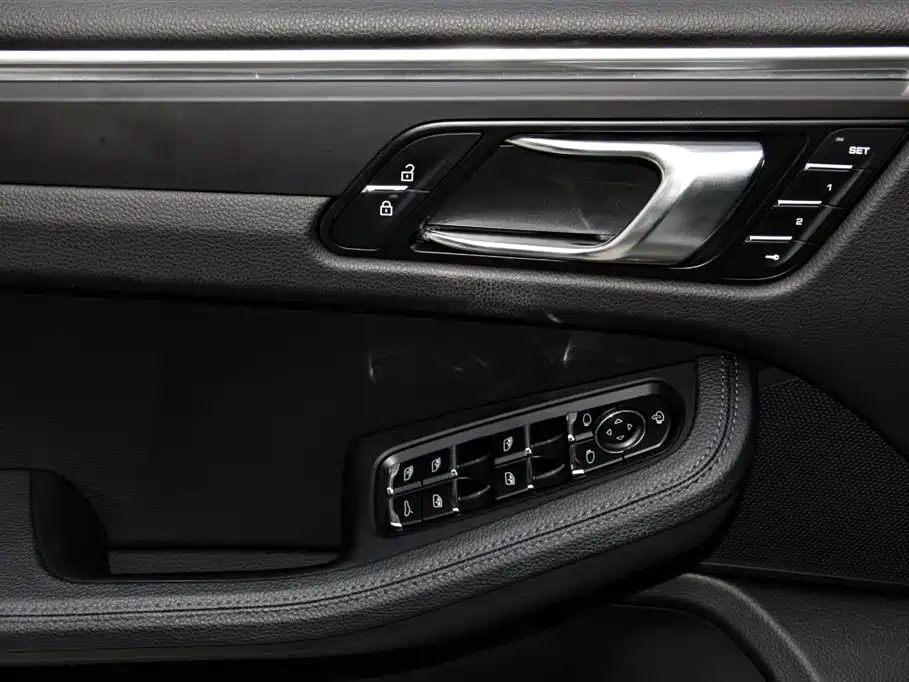 Porsche Macan 2021 — фото 15