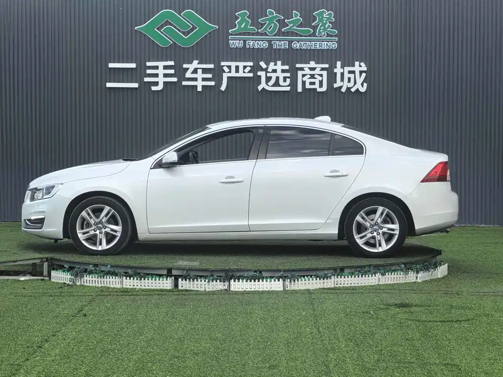 Volvo S60 2015 — фото 19