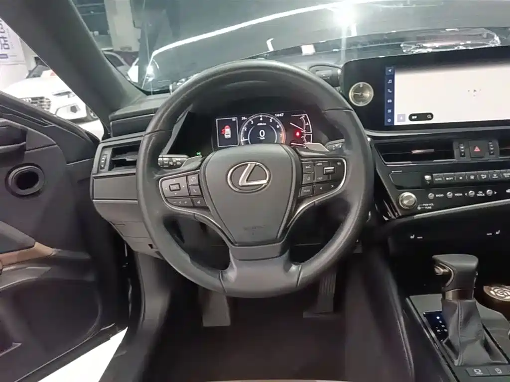 Lexus ES 2022 — фото 11