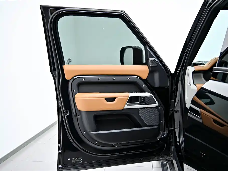 Land Rover Defender 2024 — фото 20