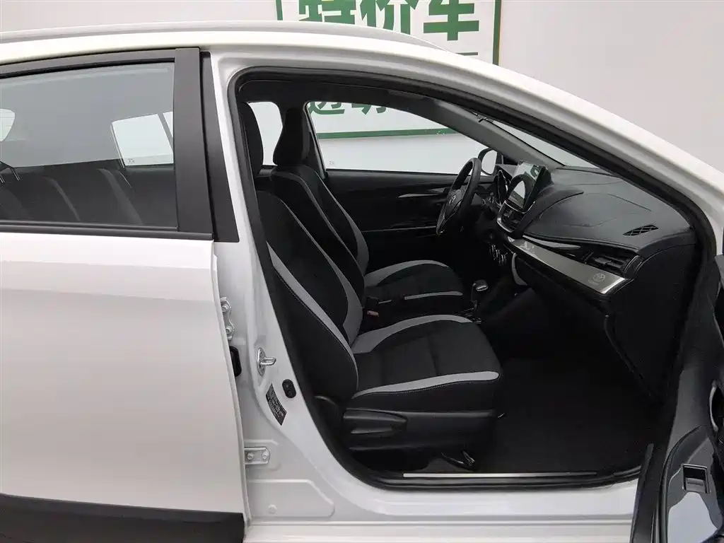 Toyota Yaris L 2023 — фото 23
