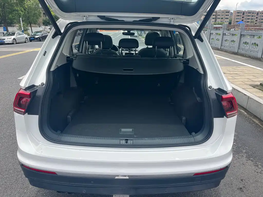 Volkswagen Tiguan L 2017 — фото 11