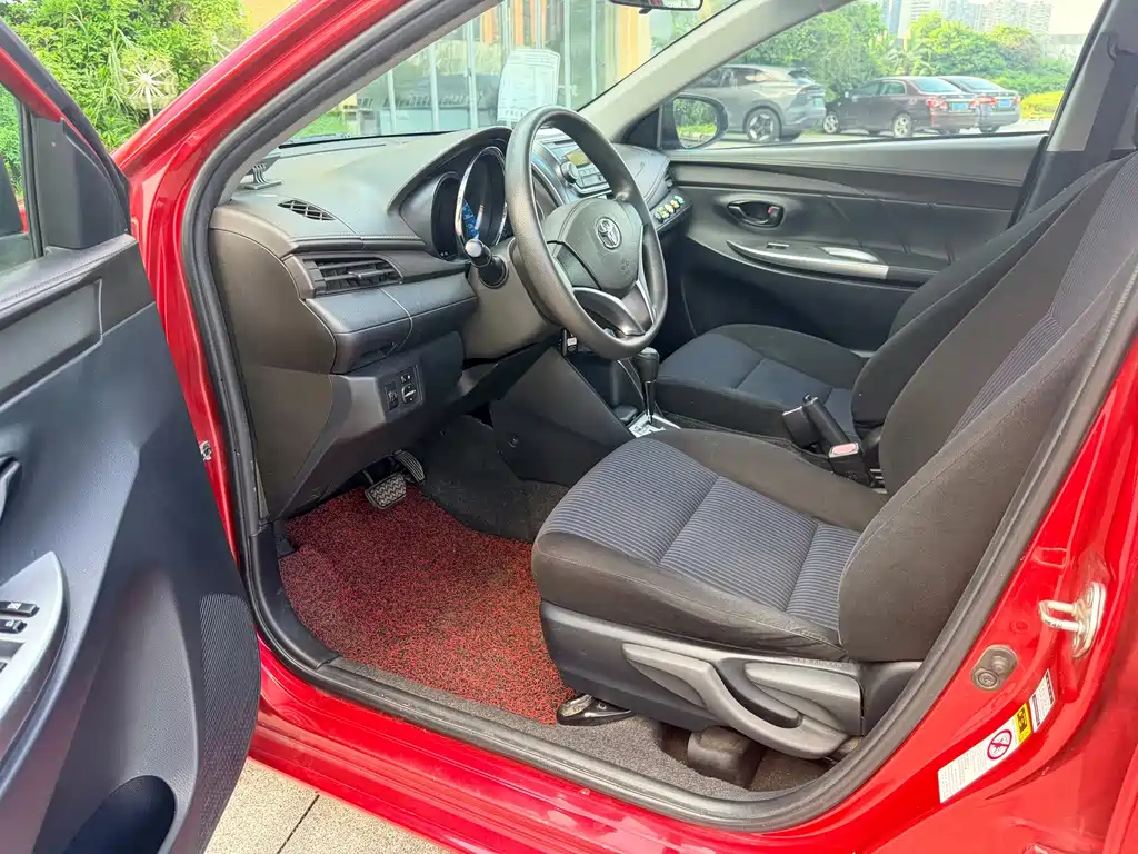 Toyota Yaris L 2014