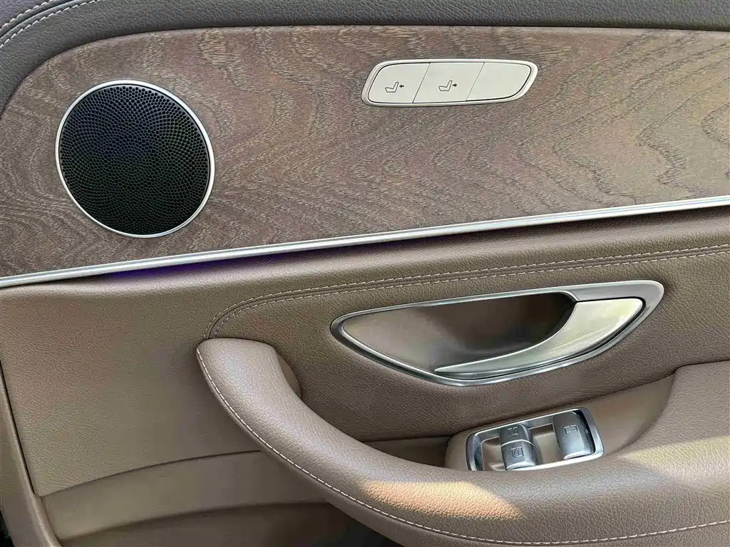 Mercedes-Benz E-Class 2021 — фото 24