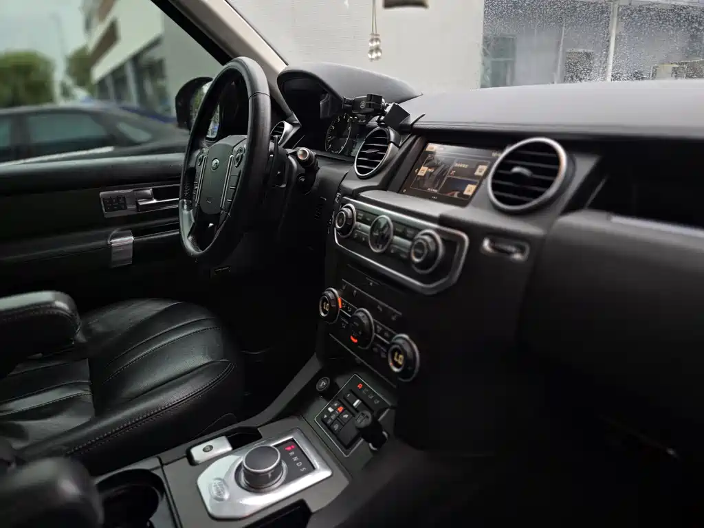 Land Rover Discovery 2016 — фото 7