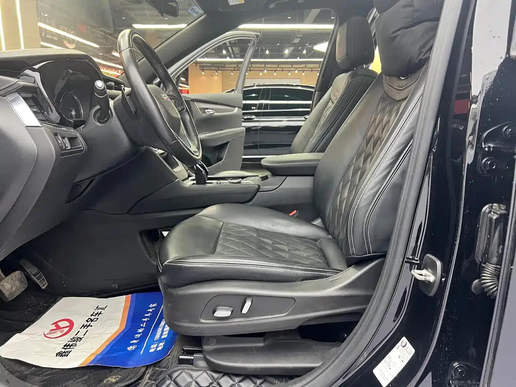 Cadillac XT6 2022 — фото 11