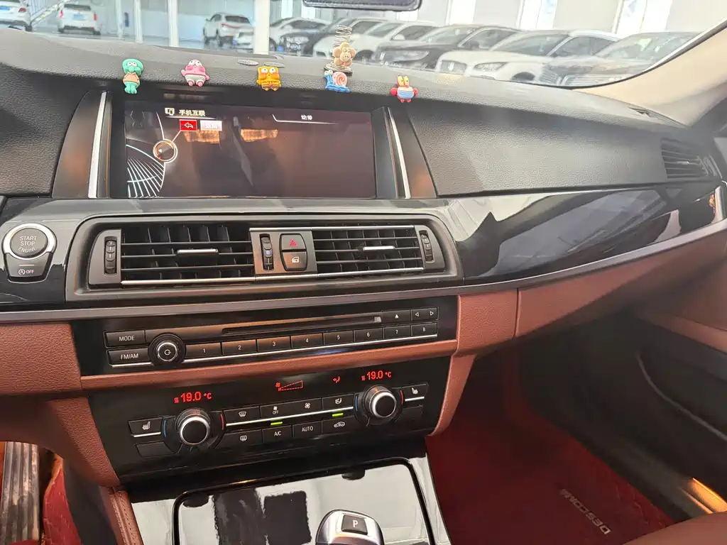 BMW 5 Series 2016 — фото 9