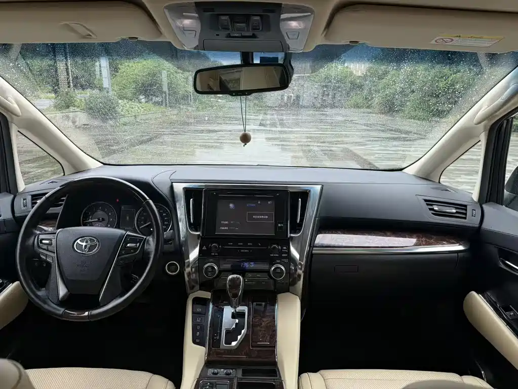 Toyota Alphard 2018 — фото 11