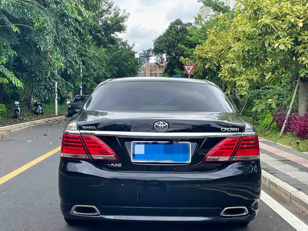 Toyota Crown 2015 — фото 8