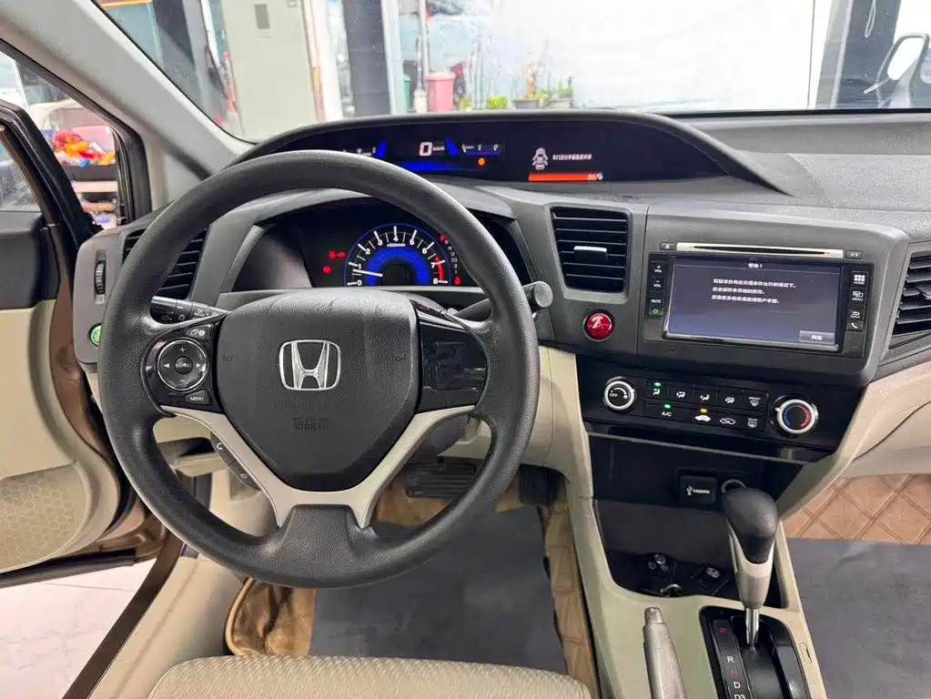 Honda Civic 2015 — фото 9