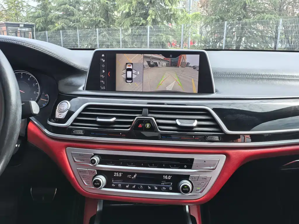BMW 7 Series 2018 — фото 16