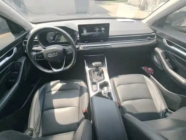 Geely Emgrand 2023