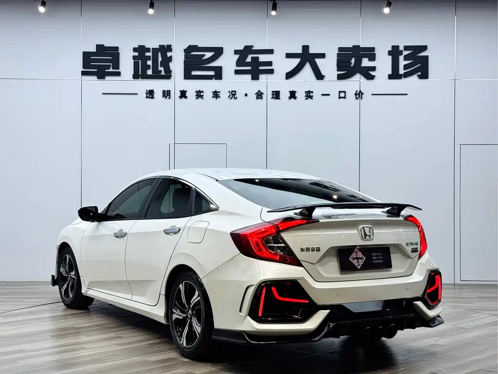 Honda Civic 2018 — фото 23