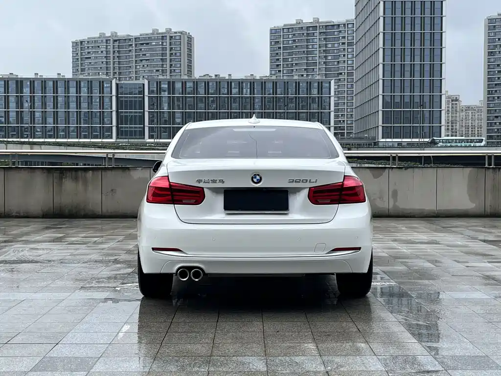 BMW 3 Series 2019 — фото 15