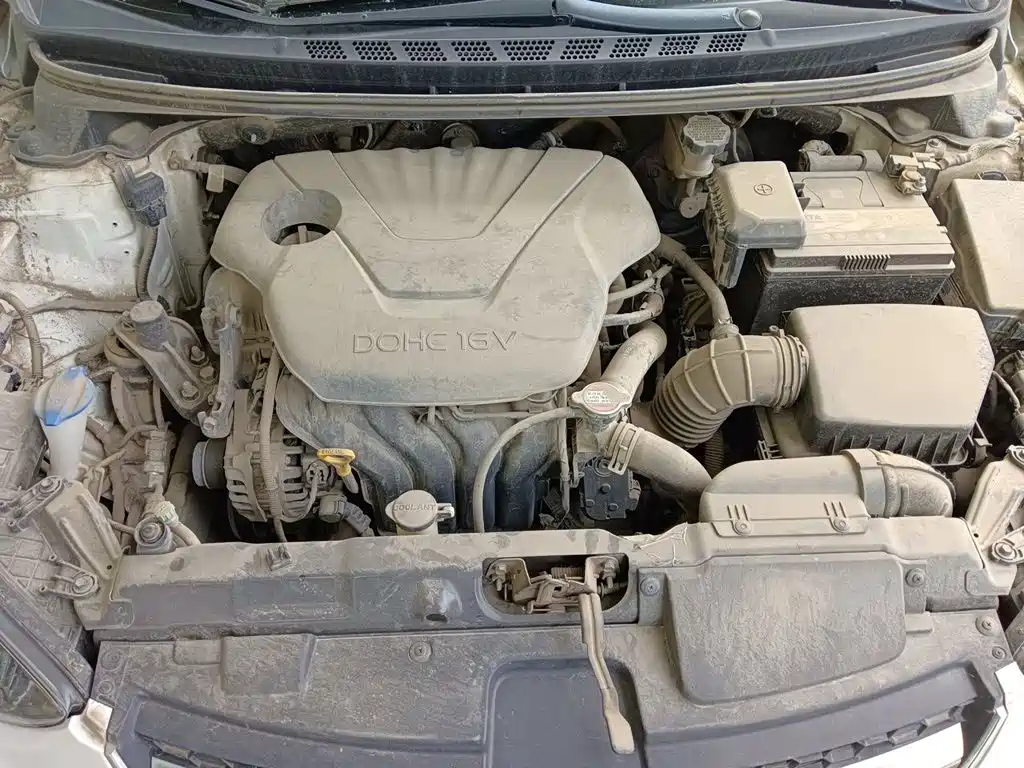 Hyundai Elantra 2016 — фото 16