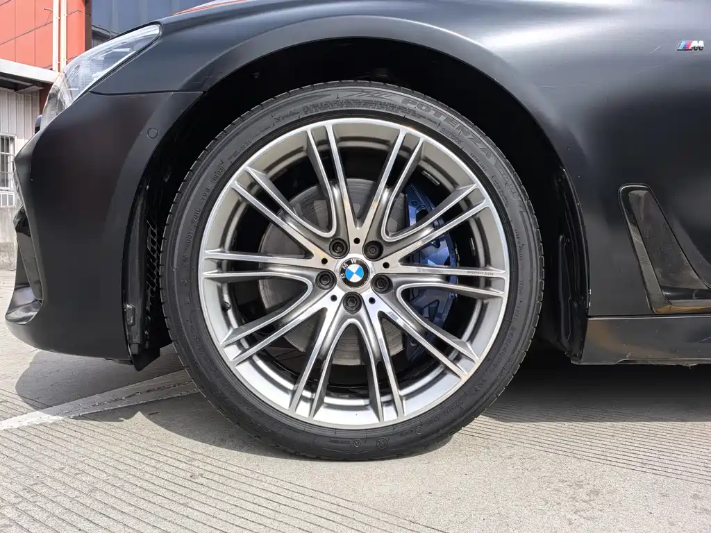 BMW 7 Series 2018 — фото 26