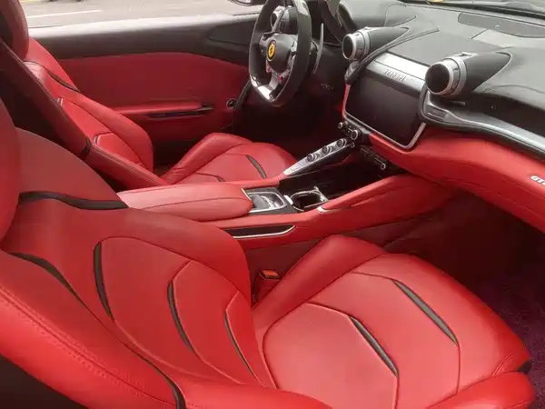 Ferrari GTC4Lusso 2020