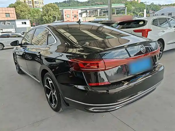 Volkswagen Passat 2023