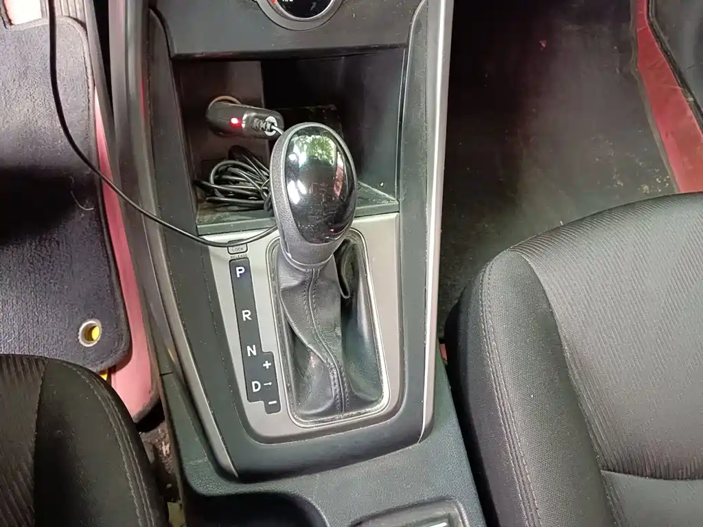 Hyundai Elantra 2016 — фото 10
