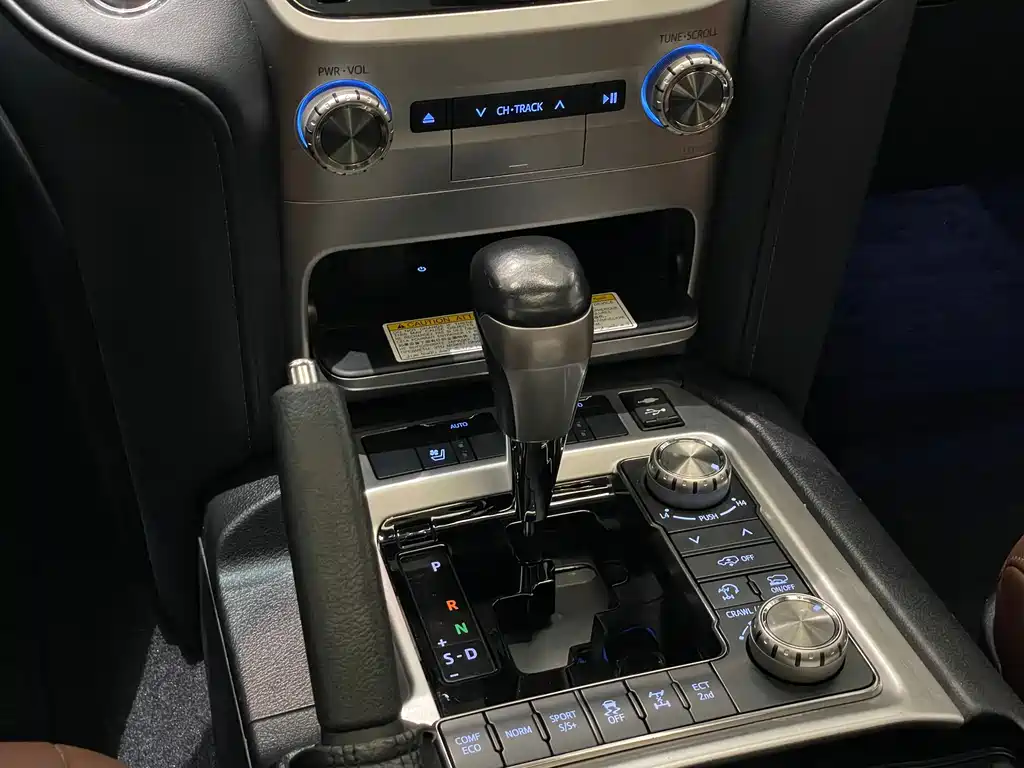 Toyota Land Cruiser 2019 — фото 11