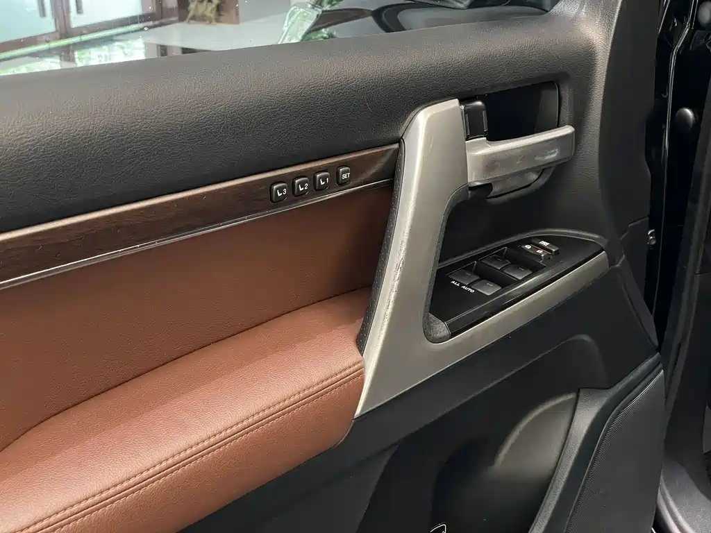 Toyota Land Cruiser 2019 — фото 7