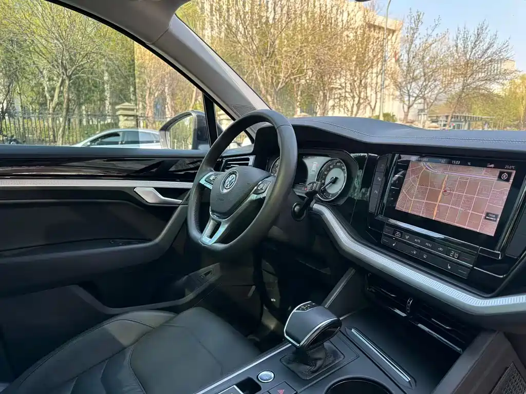 Volkswagen Touareg 2019 — фото 16
