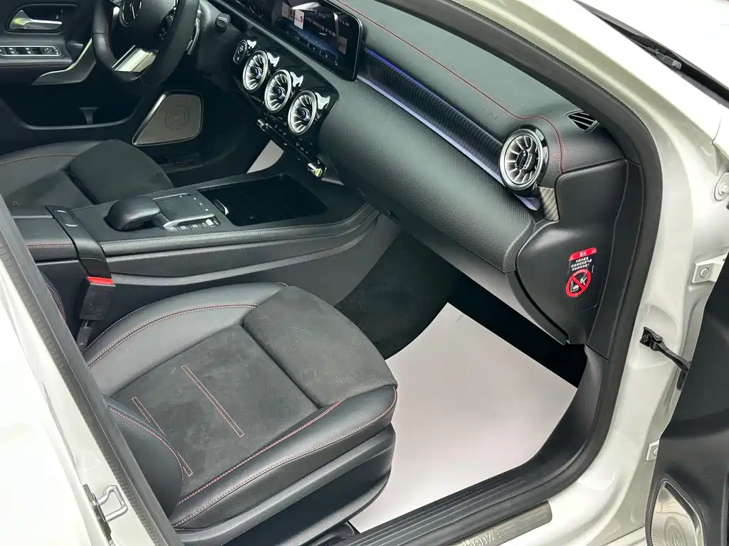 Mercedes-Benz A-Class 2024 — фото 16