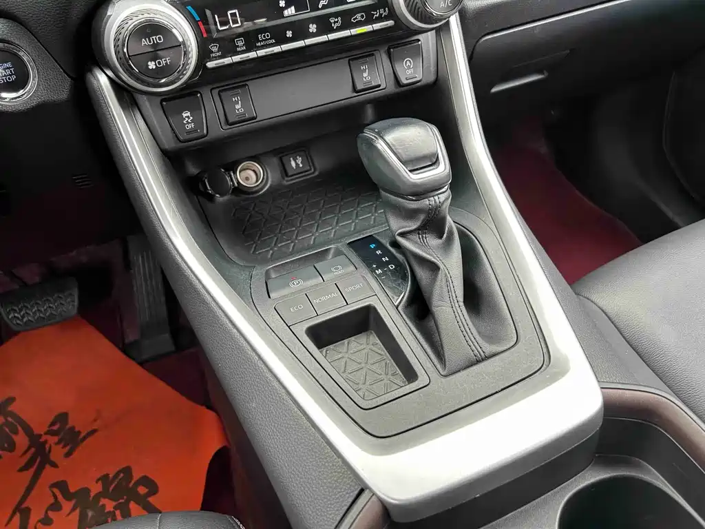 Toyota RAV4 2022 — фото 14