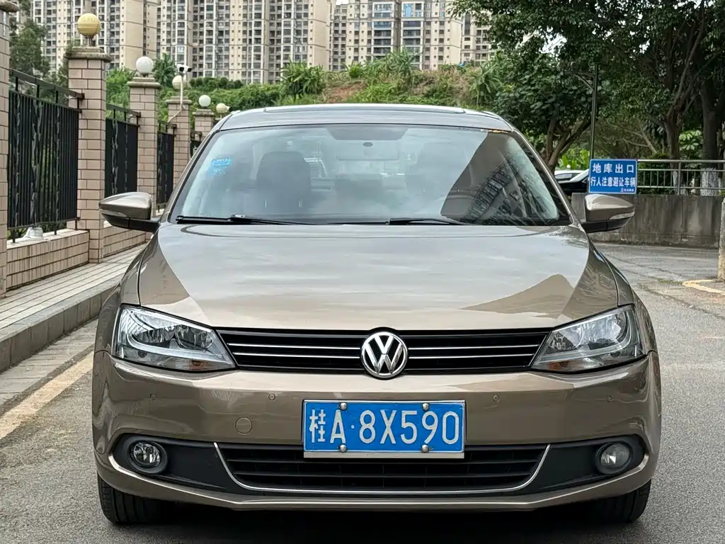 Volkswagen Sagitar 2014