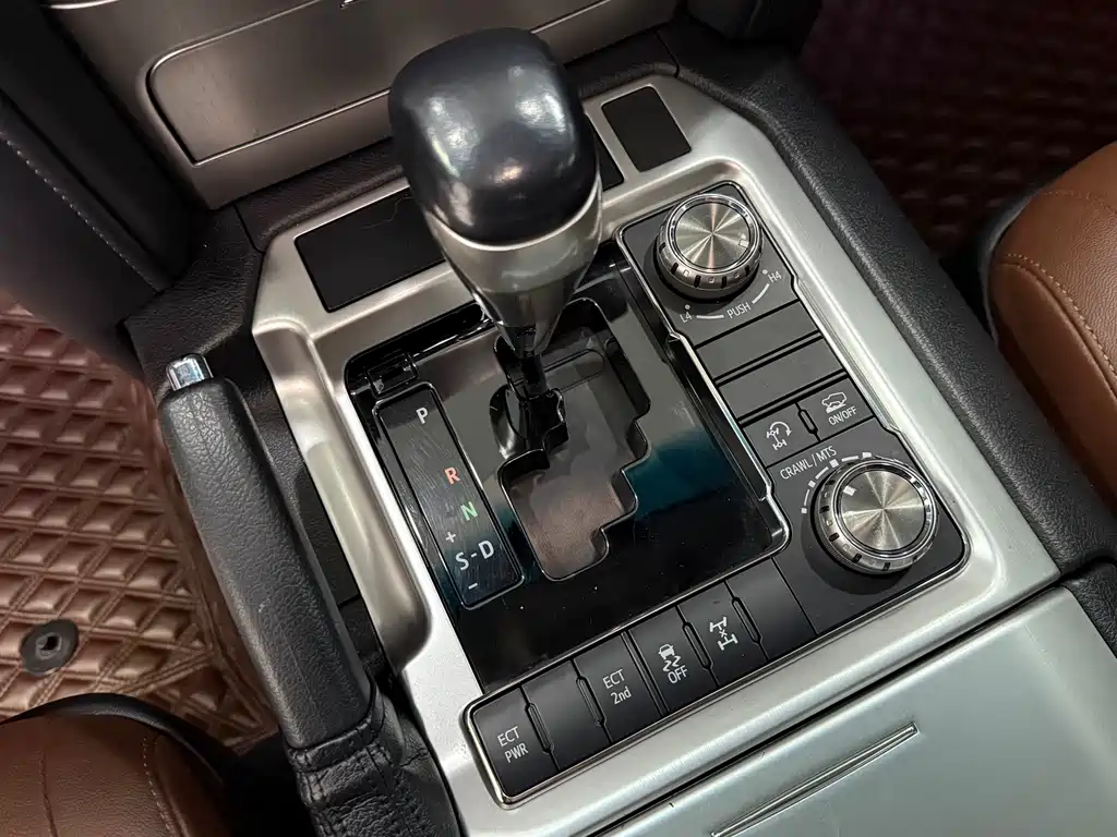 Toyota Land Cruiser 2018 — фото 7