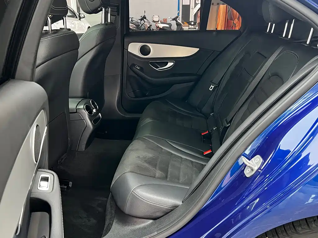 Mercedes-Benz C-Class 2019 — фото 19