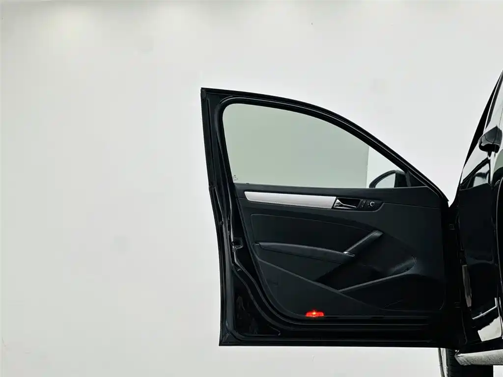 Volkswagen Passat 2015 — фото 12