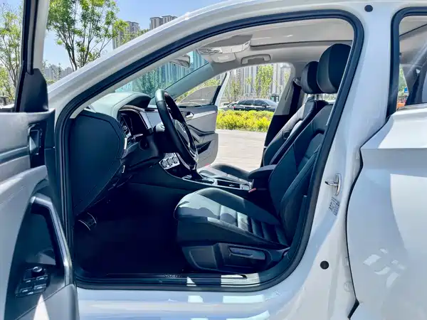 Volkswagen Sagitar 2022