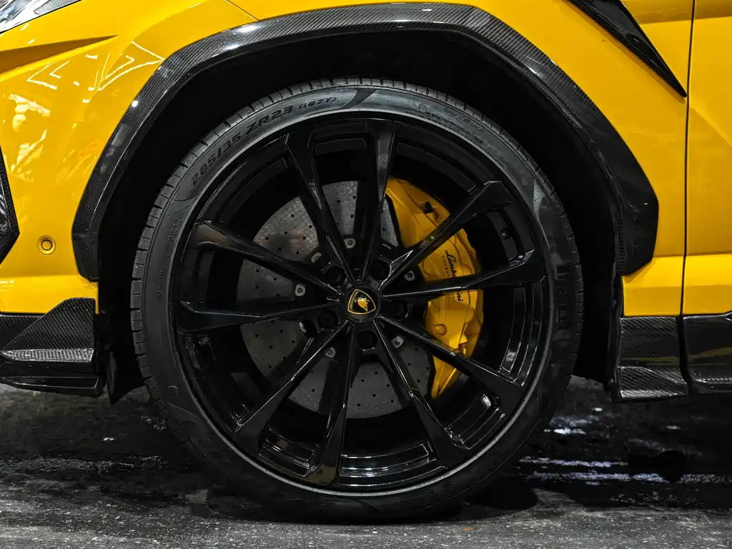 Lamborghini Urus 2023 — фото 27