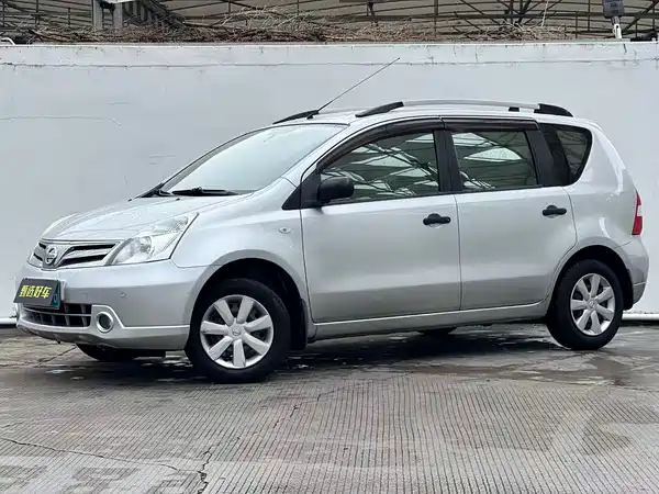 Nissan Livina 2012