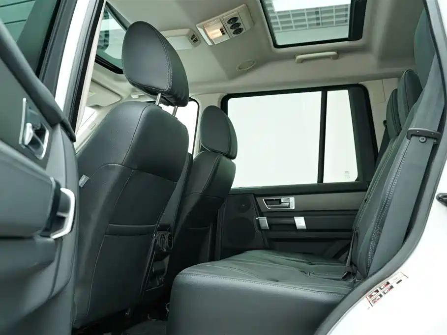 Land Rover Discovery 2016 — фото 12