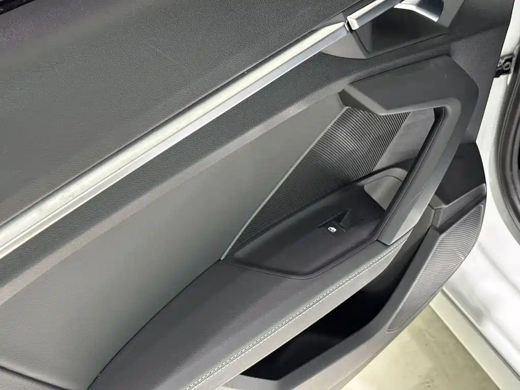 Audi A3 2023 — фото 18