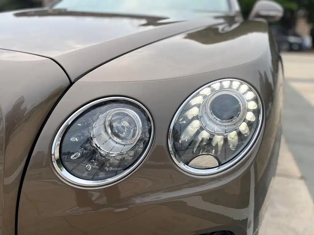 Bentley Flying Spur 2018 — фото 10